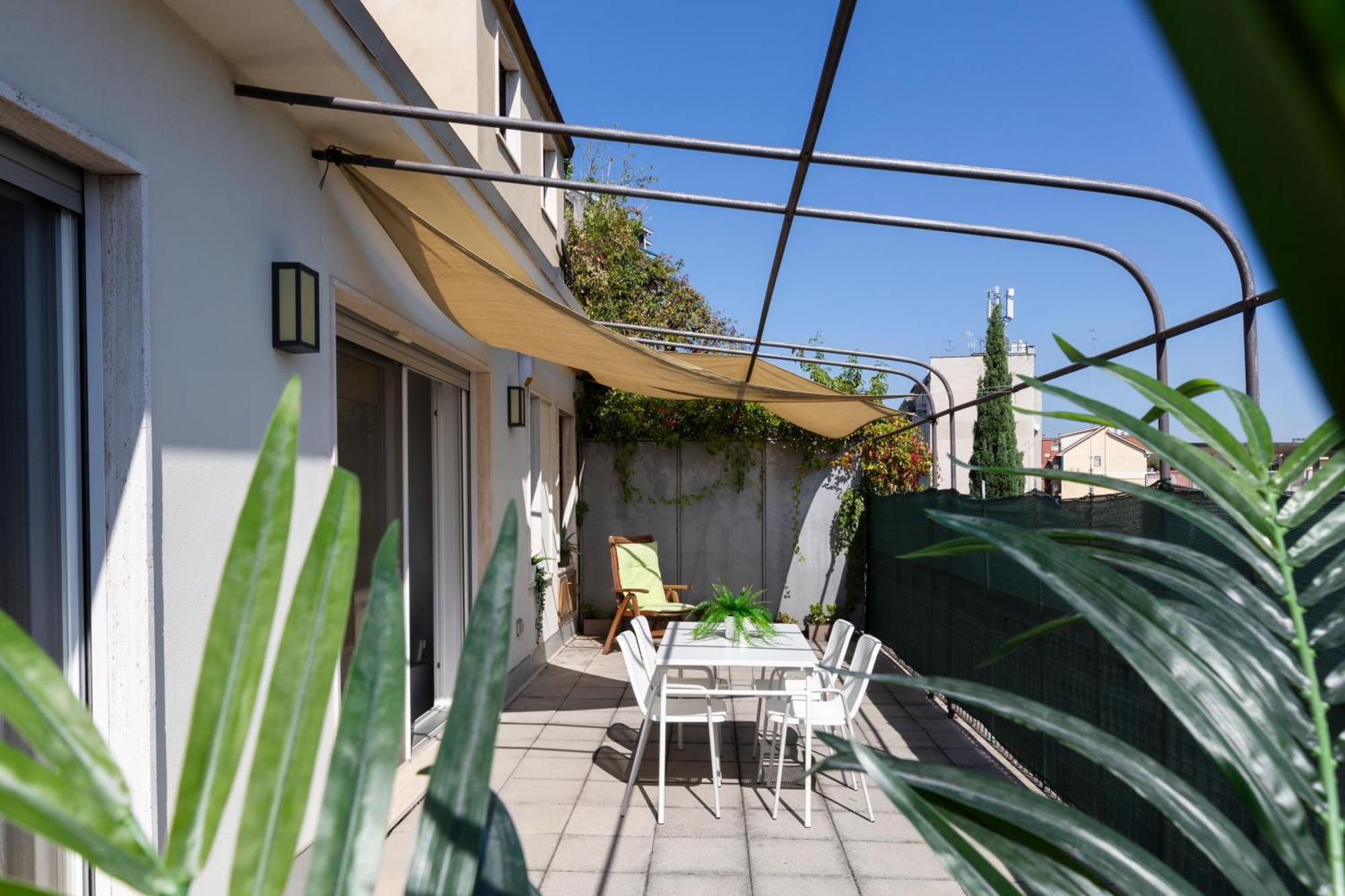 Edolo Terrace Apartment